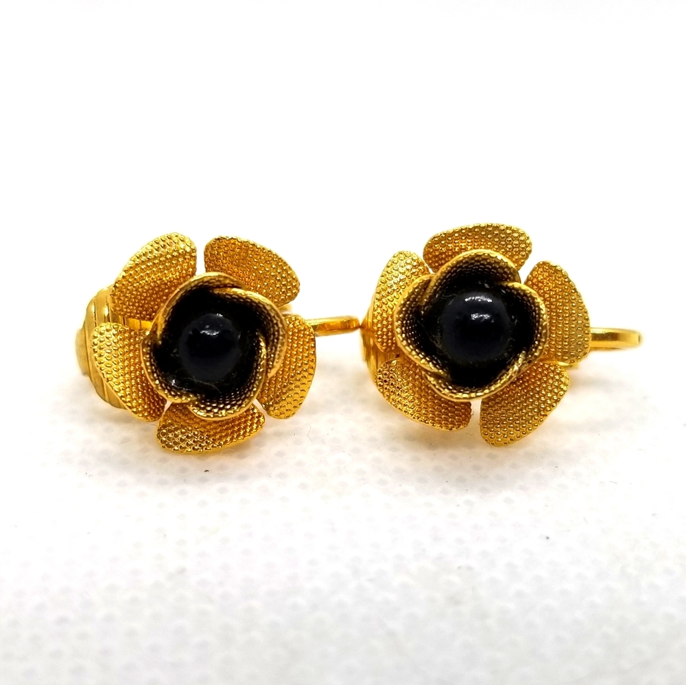 Gold tone Flower clip on earrings
